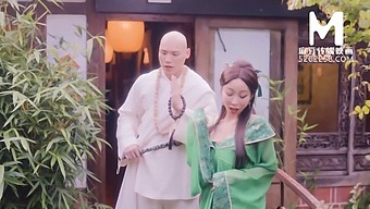 Brunette Beauty Guofeng In A Hardcore Reality Episode